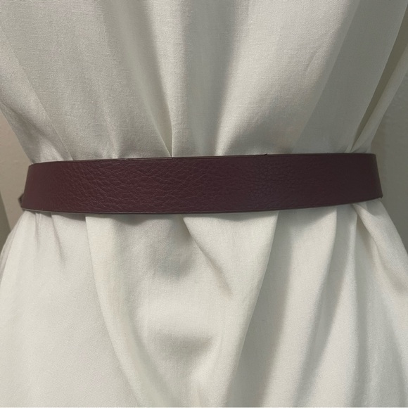 Magenta old silver tone double buckle skinny belt - Picture 4 of 8